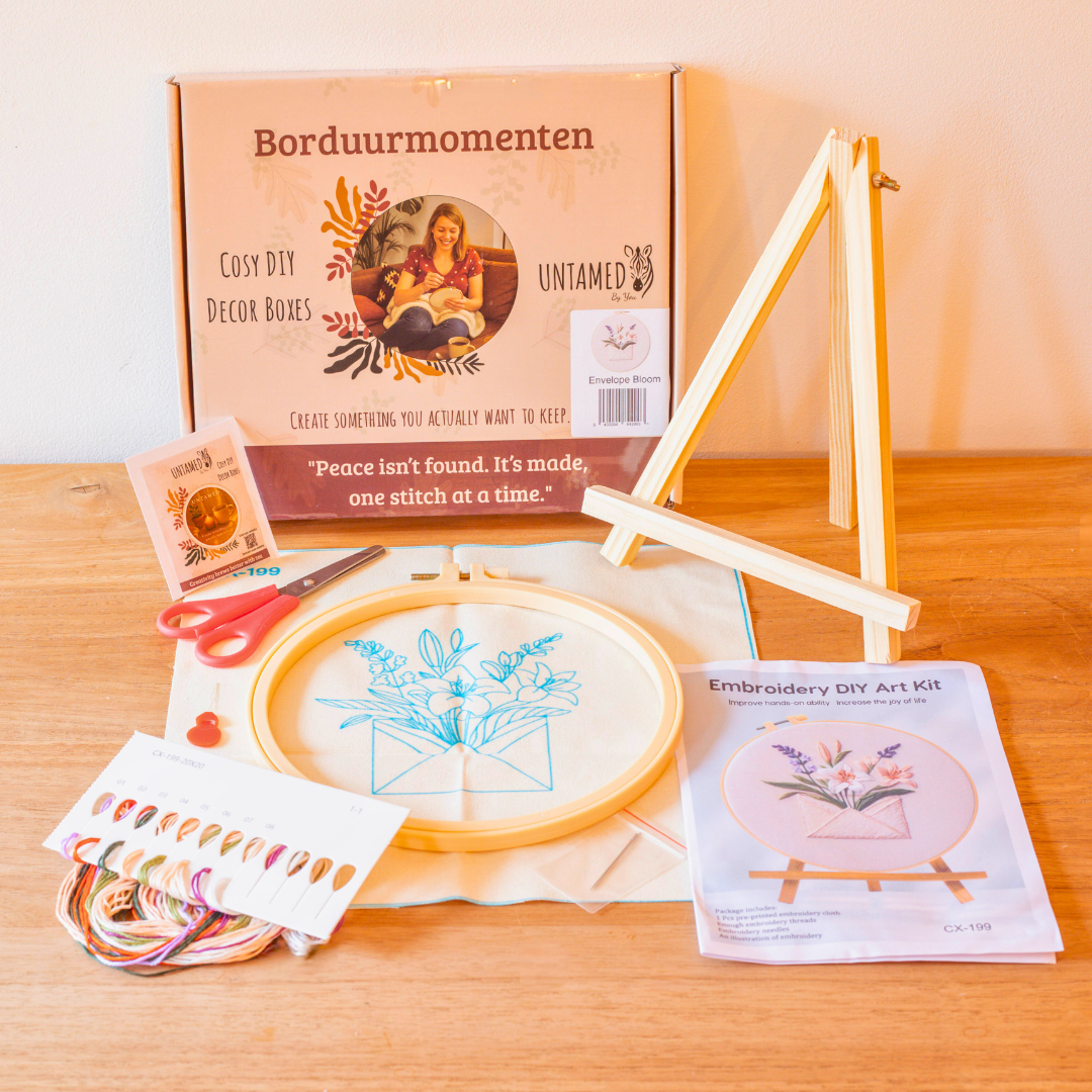 Envelope Bloom – Kit de broderie avec un bouquet de fleurs dans une enveloppe