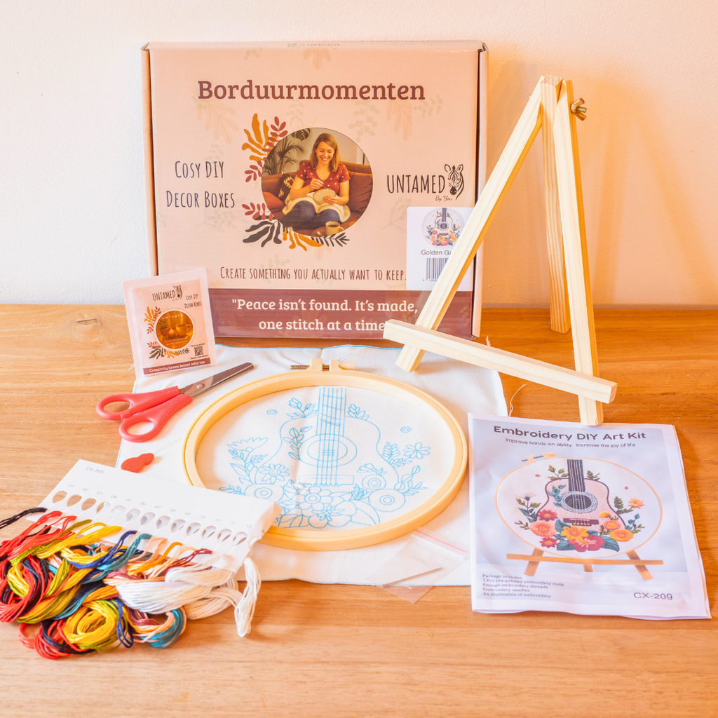 Golden Guitar – Embroidery kit with flowers and acoustic guitar