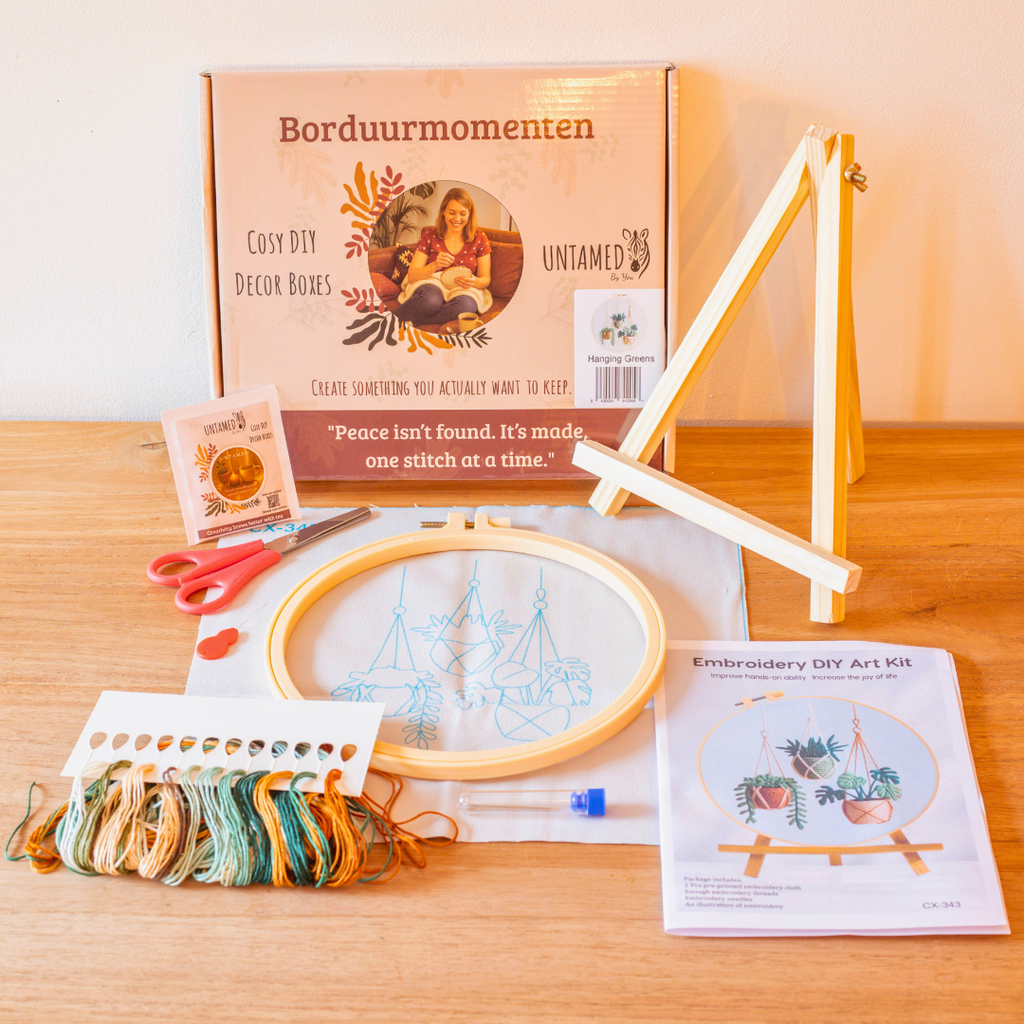 Hanging Greens – Embroidery kit with hanging plants in boho style