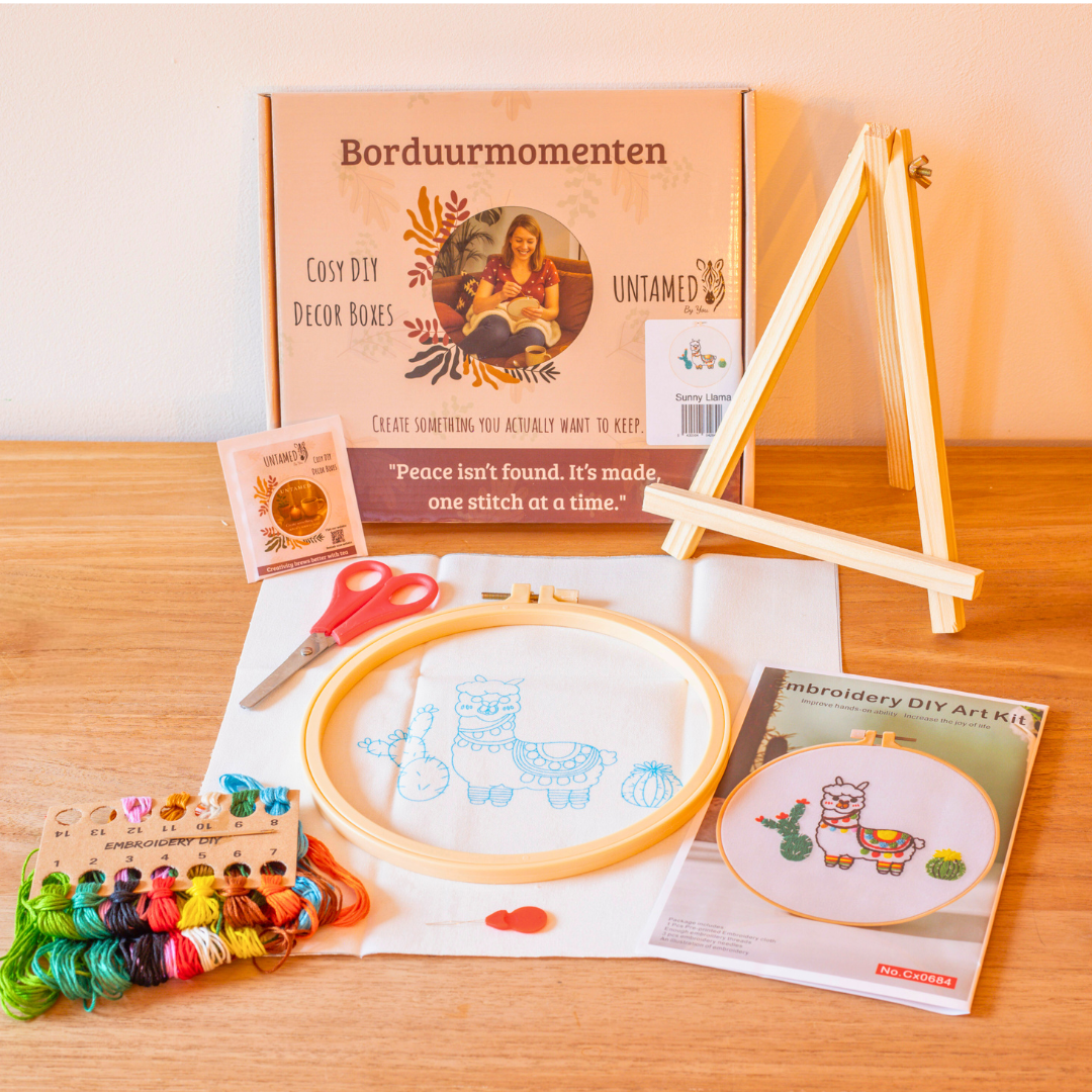 Sunny Llama – Embroidery kit with a cheerful llama and desert flowers