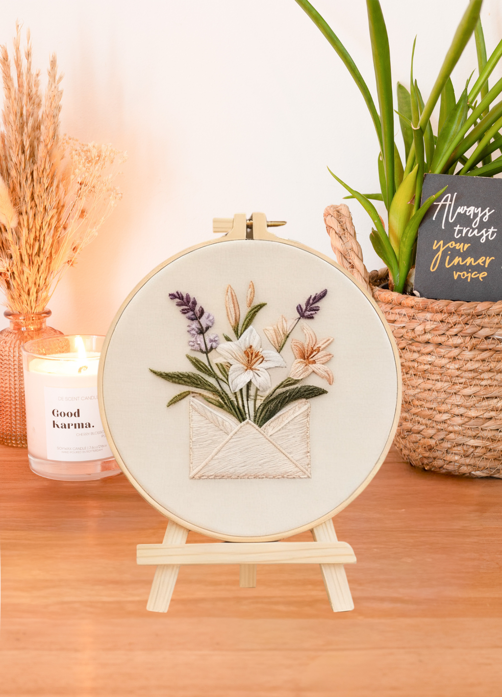 Envelope Bloom – Kit de broderie avec un bouquet de fleurs dans une enveloppe